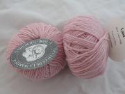 1 Ball Pure wool light pink 2 Textiles de la marque