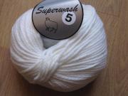 100 gr Pure Wool white 05 Superwash 5