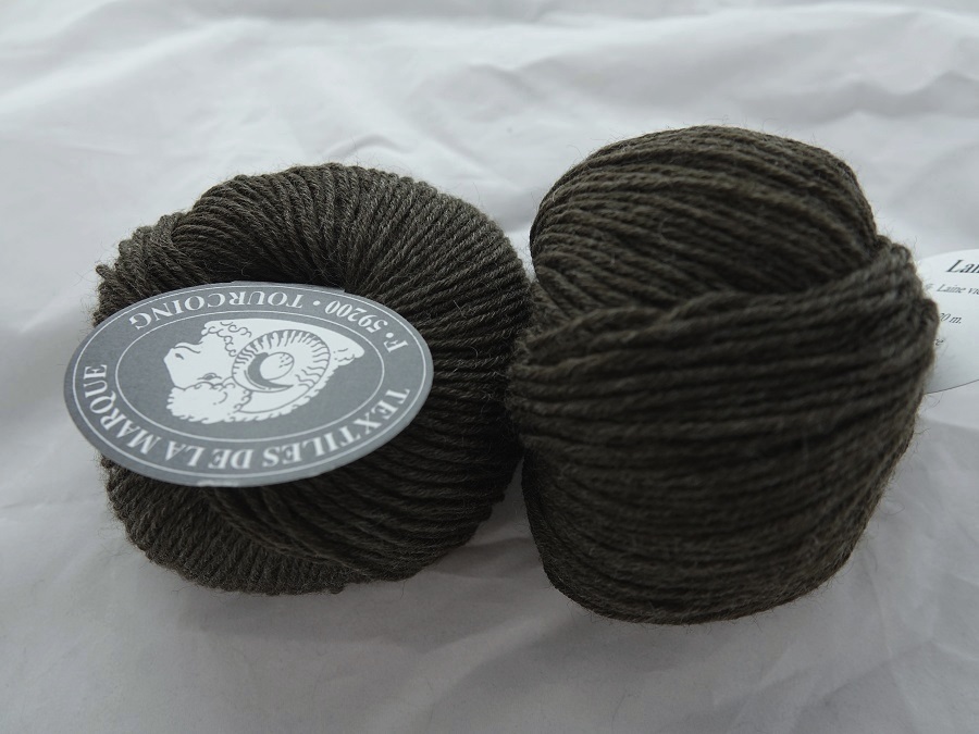 1 Ball Pure wool dark khaki 26 Textiles de la marque