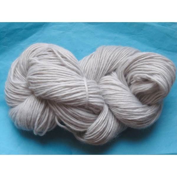 1 skein merino wool light gray + or-100 gr