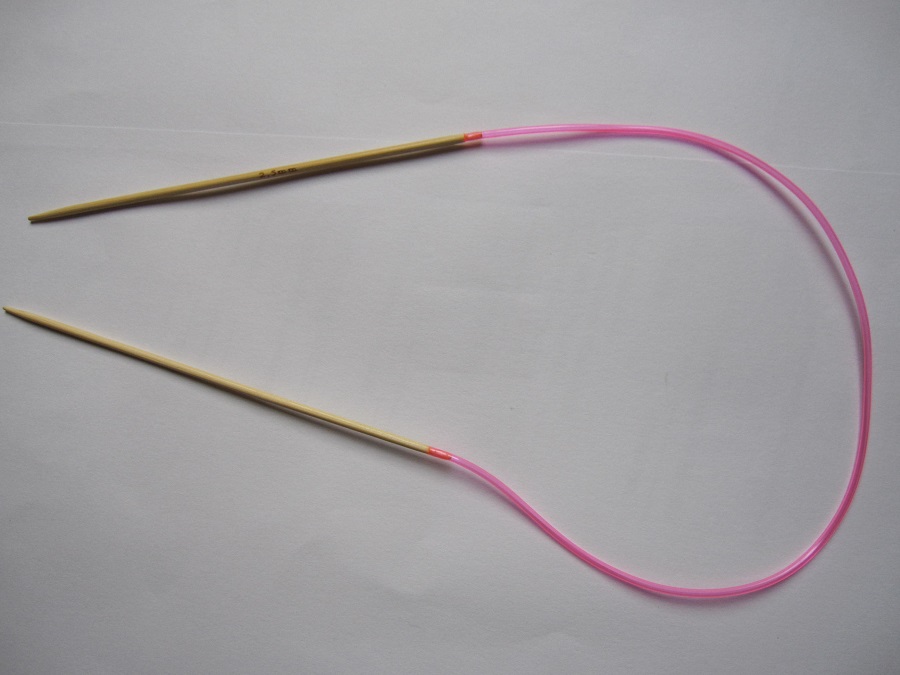 needle  bamboo circular N° 2,5 ( US size:- ) 60 cm