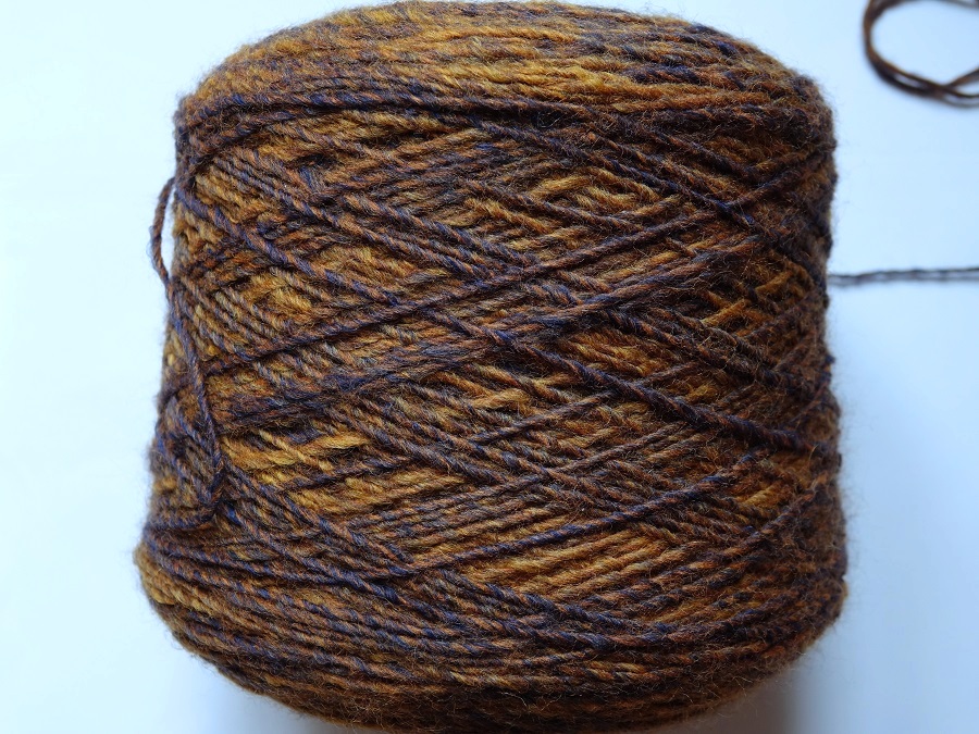 1 Cone 700 gr  Brown navy wool