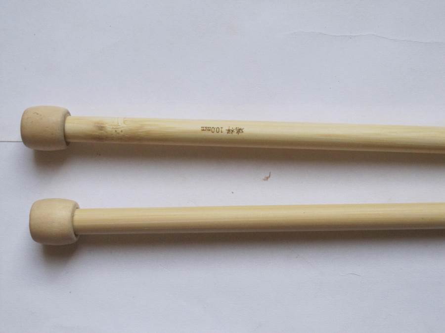 needles bamboo N° 10 US Size 15  --35 cm
