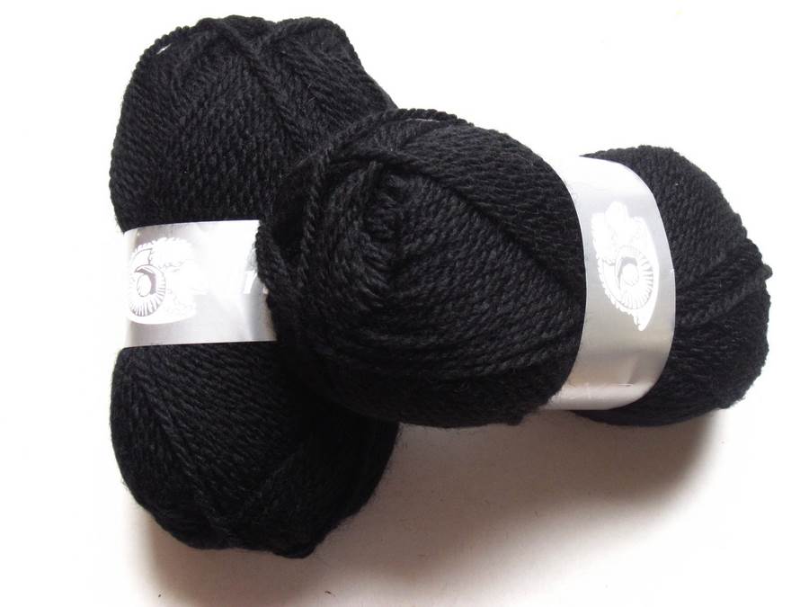 1 ball Irlandaise  wool black 10 Textile de la marque