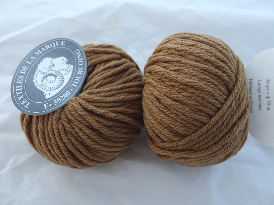 1 pelote pure  laine N° 8 camel 54 Textiles de la marque