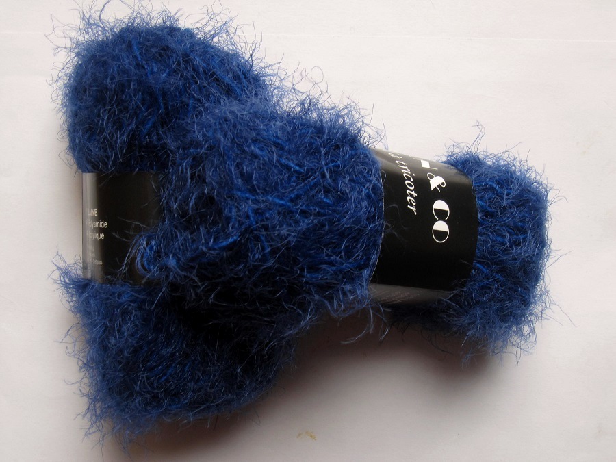 1 Pelote fourrure Yarn & Co bleu nuit